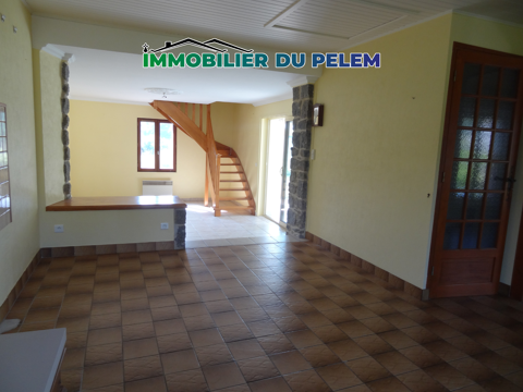   Maison de village avec jardin, garage et vue d�gag�e   un potentiel � r�v�ler au c�ur de Plelauff Maison - 5 pi�ce(s) - 106 m�