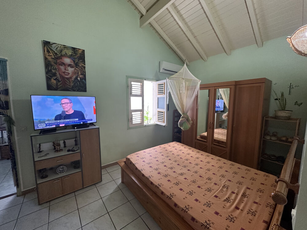 Vente Maison Exclusivite ZEOPIE Immobilier : villa plain pied comprenant 3 chambres avec jardin de 800m2 et garage. Sainte anne