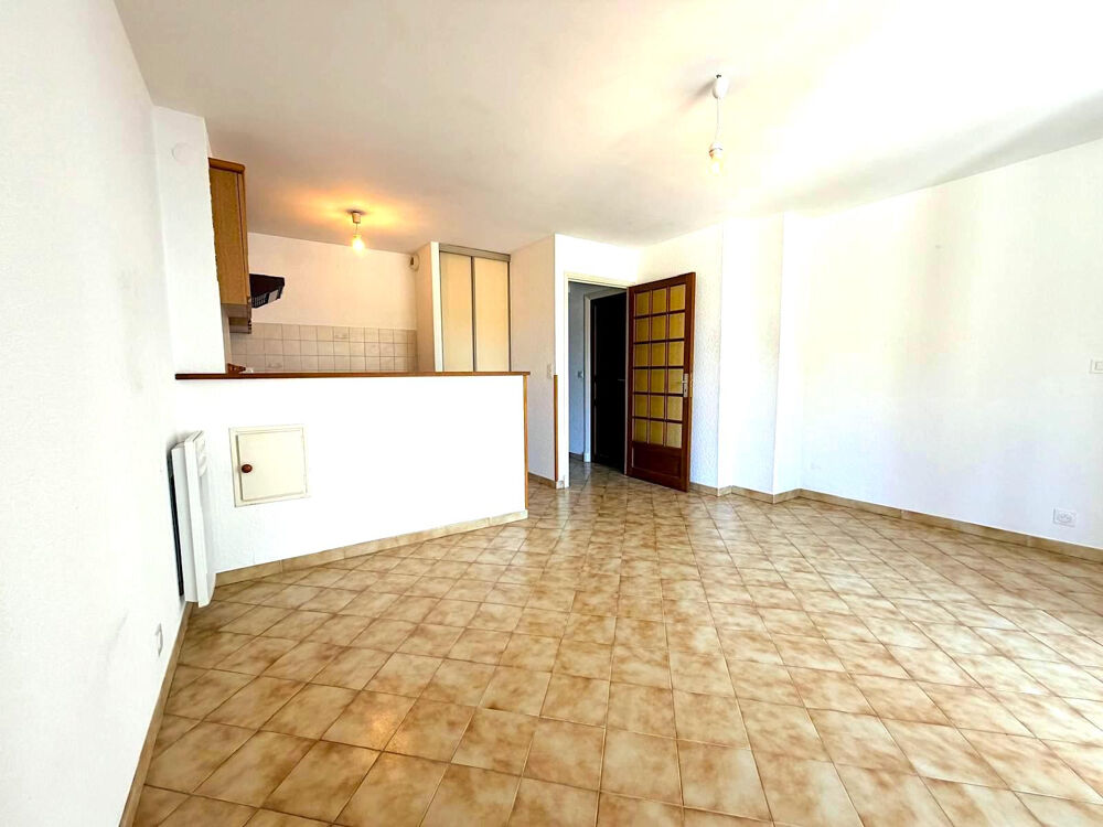 APPARTEMENT T2 AVEC TERRASSE ET PARKING A 2 PAS DU CENTRE VILLE