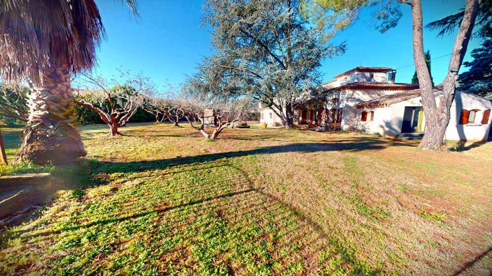 Vente Maison Villa style hacienda T5 avec Terrain paysagé et Piscine Ganges