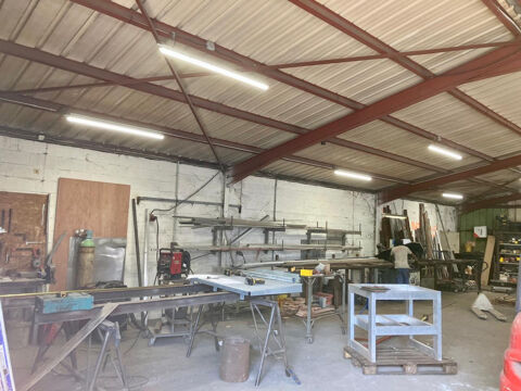   Cambaie : Entrepots et bureaux à vendre sur 1211 m2 de terrain 
