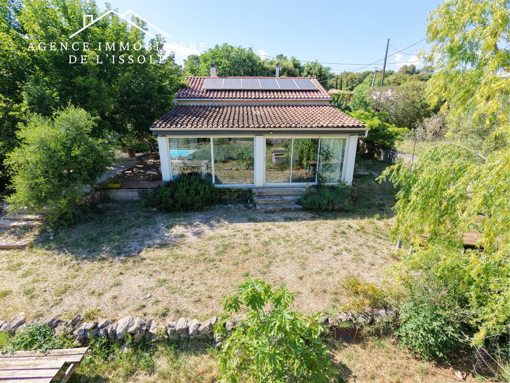 Maison 107m2, 1330m2 de terrain, piscine, deux chambres et un bureau, au calme