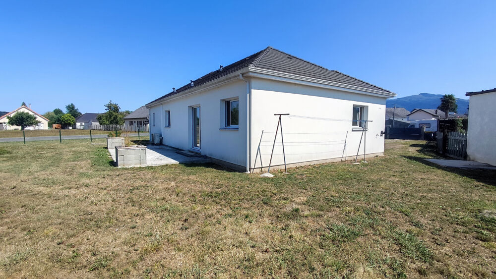 MAISON RECENTE DANS PETIT VILLAGE PROCHE OLORON