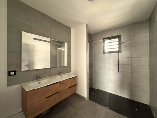  Appartement à louer 4 pièces 120 m²