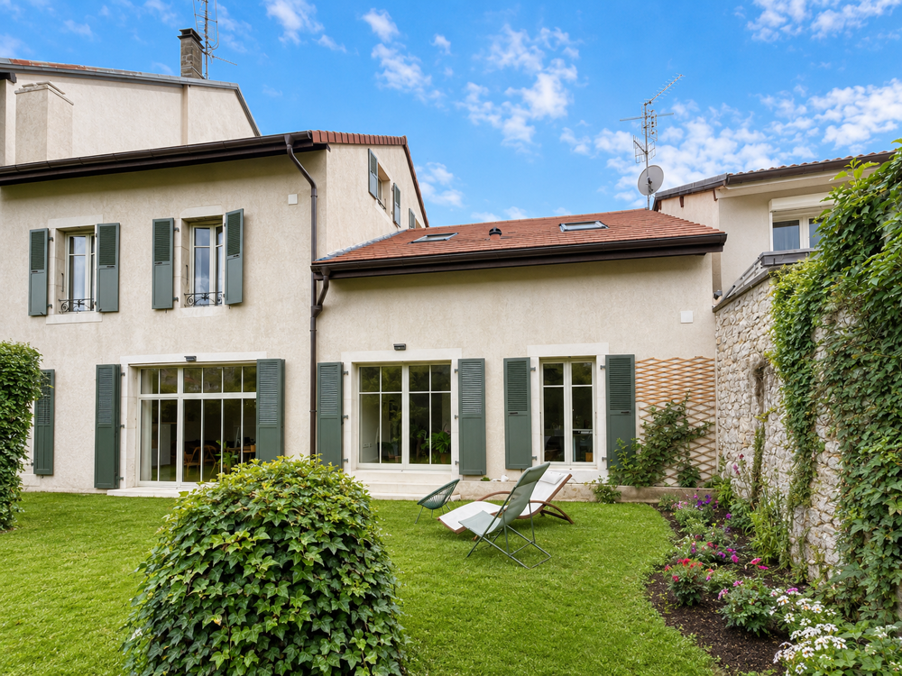 ENSEMBLE IMMOBILIER RÉNOVÉ AVEC 3 LOGEMENTS - Centre ville