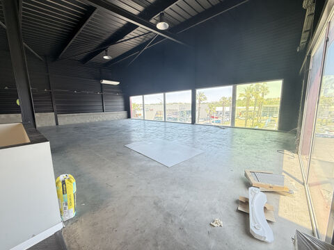   Murs Commerciaux de 500m2 avec 13 places de Parkings 