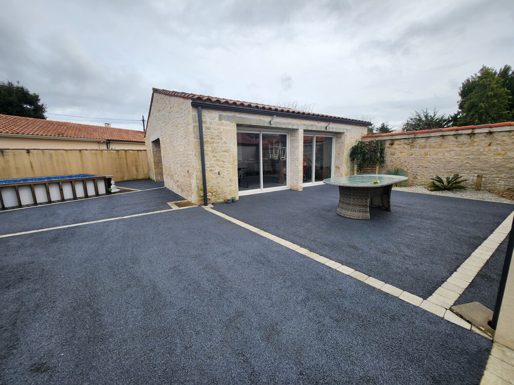 Maison en pierre rénovée avec studio indépendant, piscine et grand garage