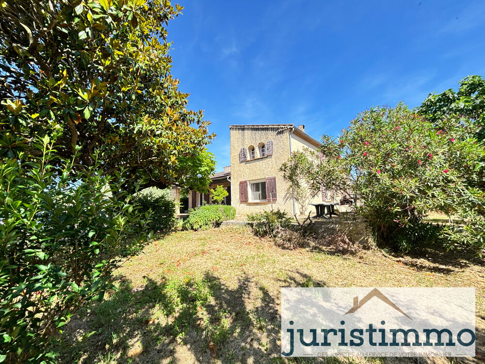 Villa de 208m2 sur une parcelle de 1748m2 à Lapalud