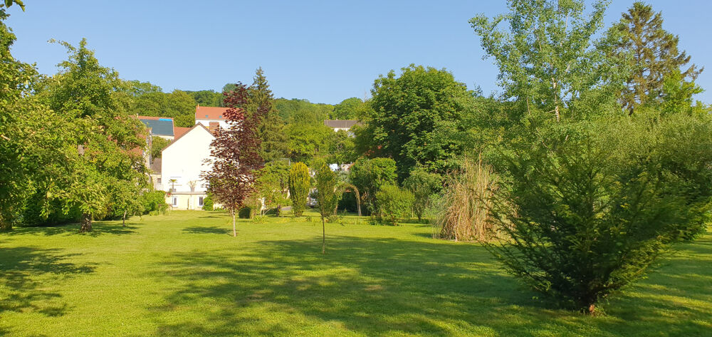 MAISON FAMILIALE AVEC GRAND TERRAIN