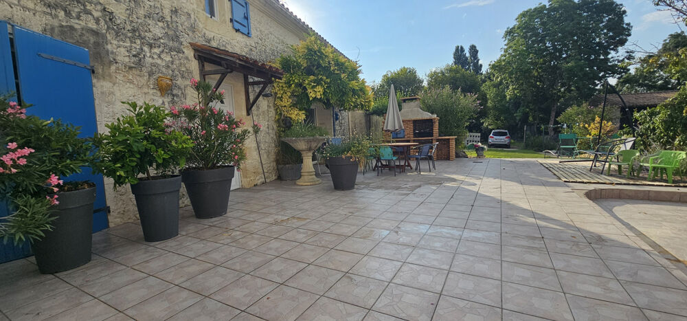Authentique maison charentaise en pierre - 260 m2 avec gîte.