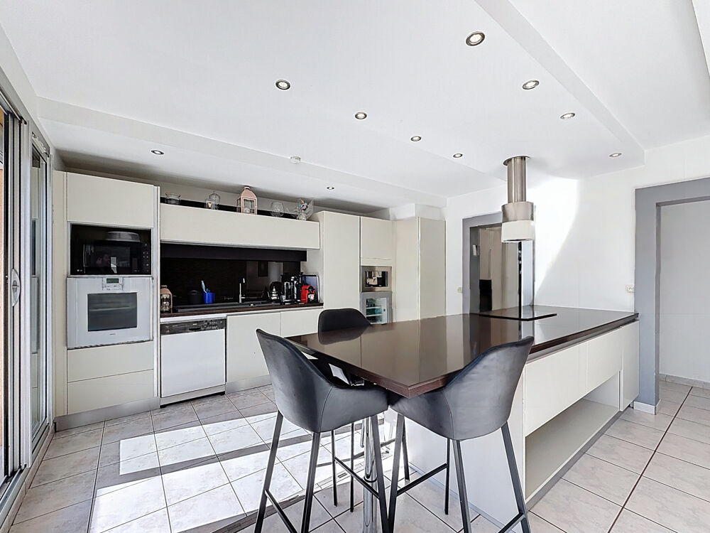 Décines-Charpieu Appartement T4 95 m2 avec balcon et climatisation