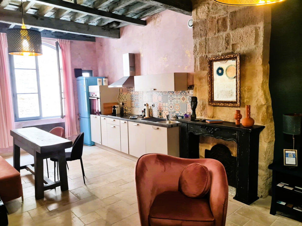 Centre Uzès. Très charmant appart meublé 2 chambres à 100 mètres de la Place aux Herbes