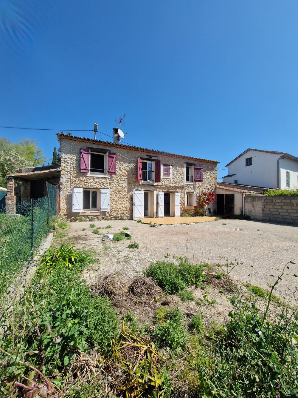 Bastide en pierre, 3 pièces 2 chambres avec jardin, à deux pas du centre de Lorgues...