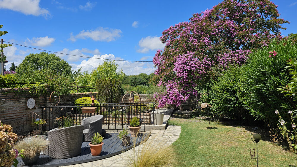 Vente Maison Magnifique demeure de village 5 chambres, garage et jardin. Le mas d agenais