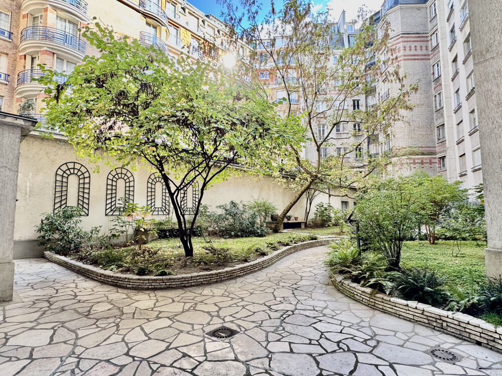 Vente Appartement Paris 16 - Foch/Grande-Armée/Porte Maillot - rue Duret - Étage élevé - 3 pièces sur belle cour - 70 m2 - deux Paris 16