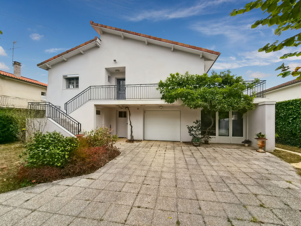 Vente Maison Maison T6 de 160m2 avec garage, piscine et jardin Auch