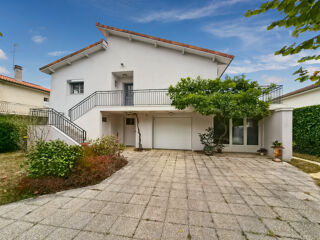 Vente Maison Maison T6 de 160m2 avec garage, piscine et jardin Auch