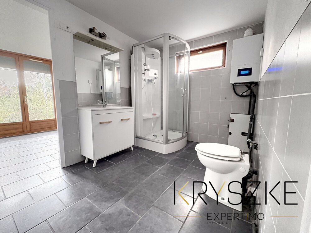 CARVIN Maison divisée en 2 appartements 94 m2 Garage et jardin