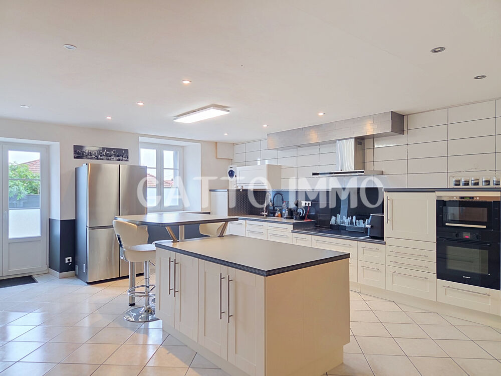 Vente Maison Maison de 260 m2 // Terrain de 452 m2 // 4 chambres // DPE  C // Terrasse // Jardin Delme