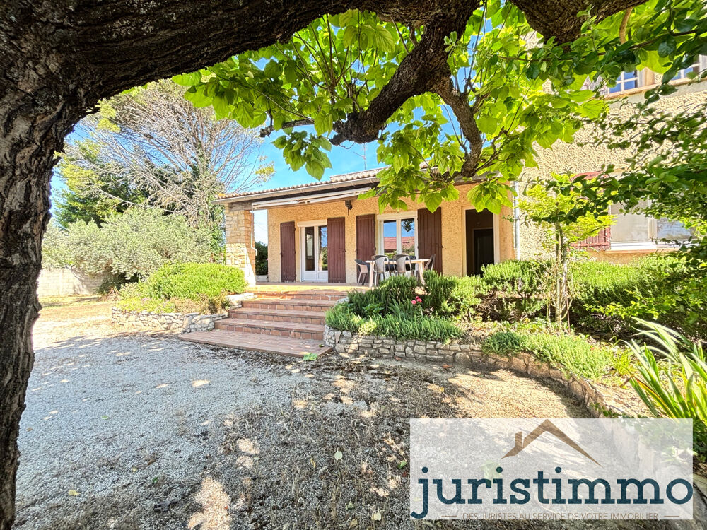 Villa de 208m2 sur une parcelle de 1748m2 à Lapalud