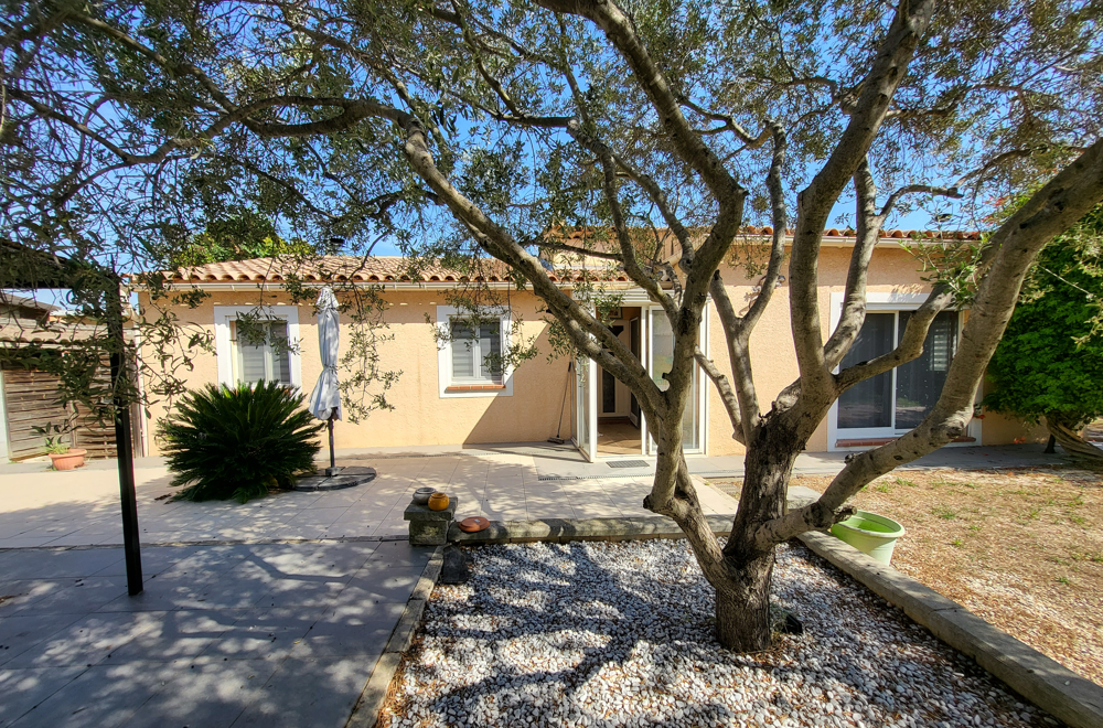 JONQUIERES- VILLA PLAIN PIED 5 PIECES AVEC PISCINE SUR 960M2 DE TERRAIN