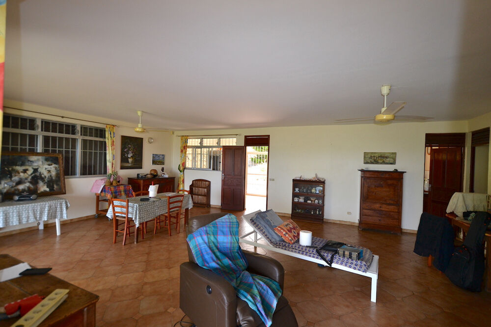 à vendre  Propriété/château Sainte-Anne (97180)