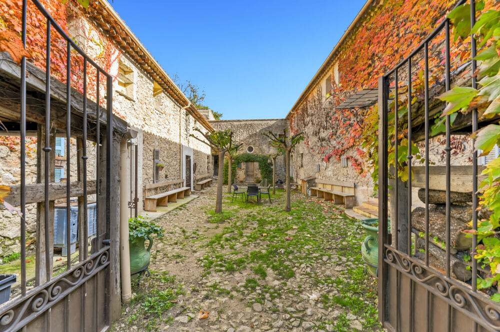 Domaine historique du XIIIe siècle  26 hectares  Haut pays niçois