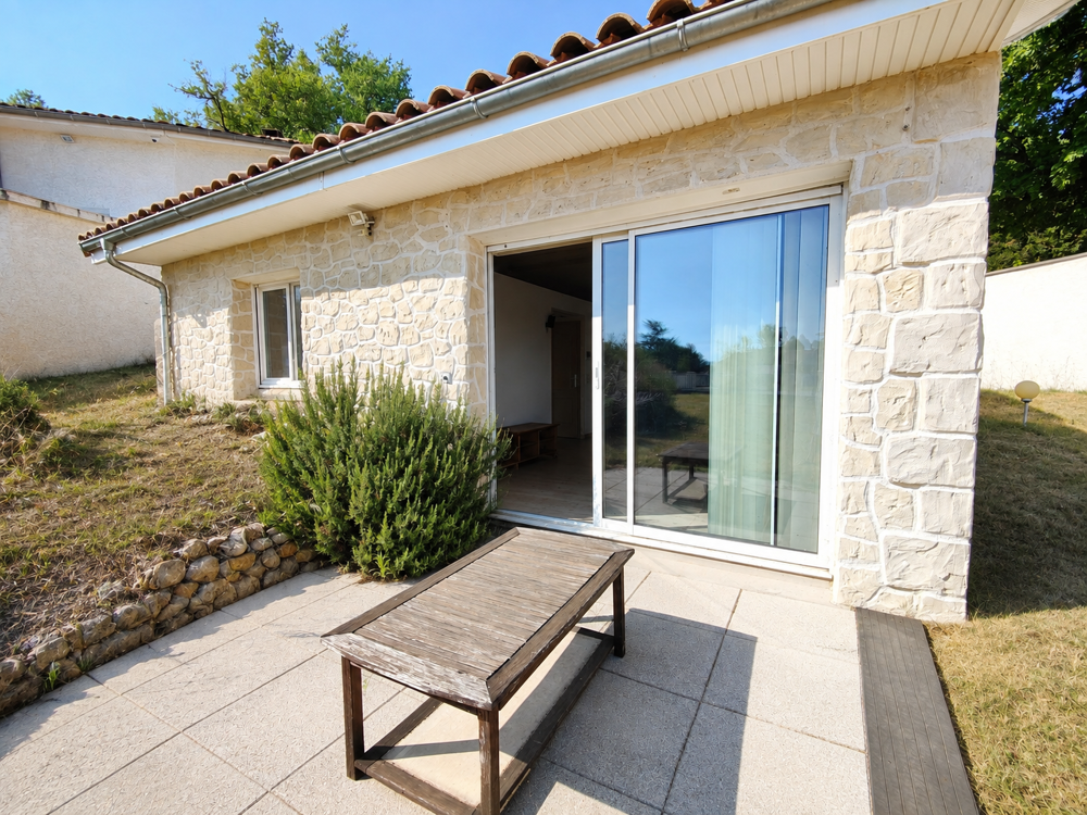 Vente Propriété/Château PROPRIÉTÉ RARE   2 LOGEMENTS INDÉPENDANTS   VILLA 120 M2 + HABITATION 42 M2   TERRAIN 1 767 M2** Vienne