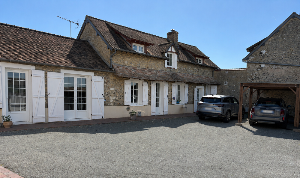 CHARMANTE MAISON ANCIENNE AVEC DEPENDANCE