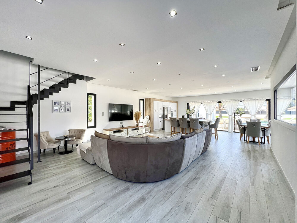 Vente Propriété/Château Bien de prestige - Propriété avec villa principale de 165m2, dépendance indépendante de 70m2, pool house de 43 Allauch