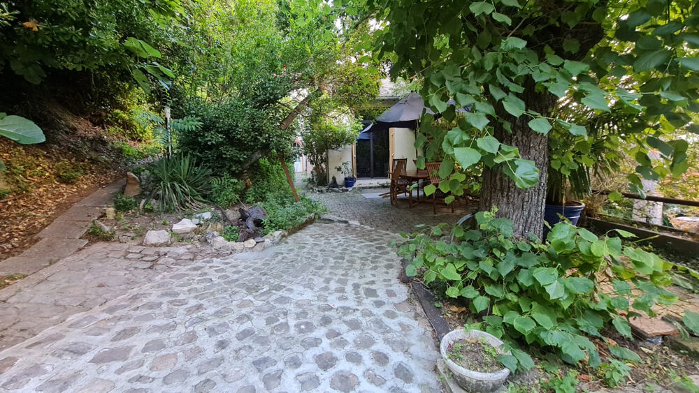 Charmant appartement T5 avec séparation dans un Cadre Verdoyant Potentiel Locatif Élevé