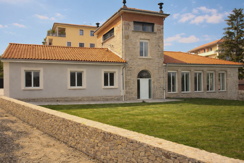 Vente Maison MAISON DE CARACTERE DE 216 M2  SUR 1400M2 DE TERRAIN CONSTRUCTIBLE Montbrison