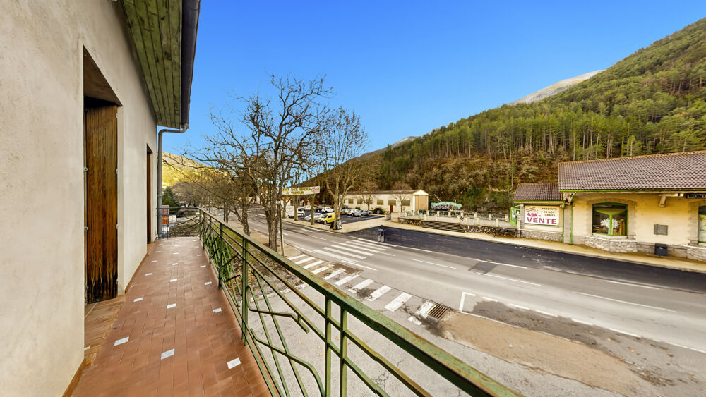 Vente Duplex/Triplex Duplex centre village, 4 chambres, grenier, double garage Puget theniers