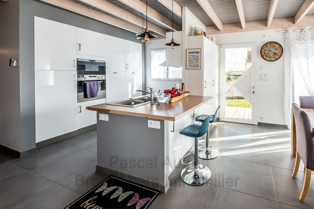 Vente Maison Pascal Autret vous présente cette maison en bois de 104m2 sur sous-sol complet St pabu
