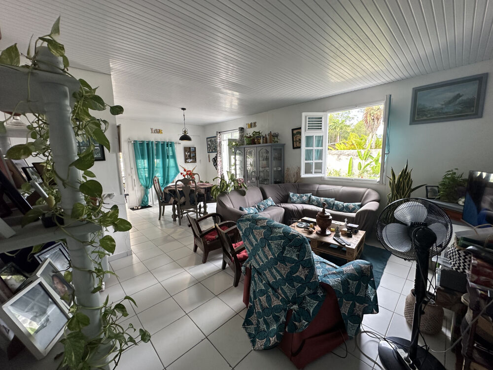 Vente Maison Exclusivite ZEOPIE Immobilier : villa 3 chambres à rafraichir avec jardin de 1000 m2. Sainte anne