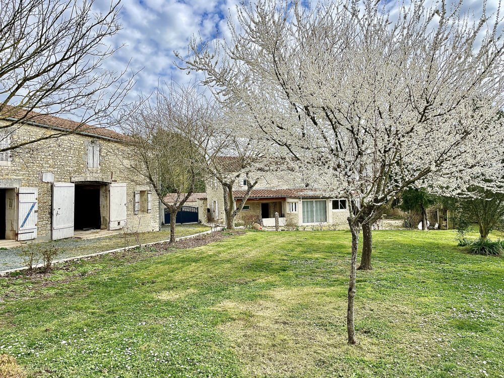 Maison 5 pièces 120 m² · à St Crepin · 120 m² · 279 825 €