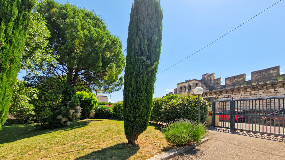 A vendre Avignon intra-muros, bel appartement T3 avec vue sur les remparts