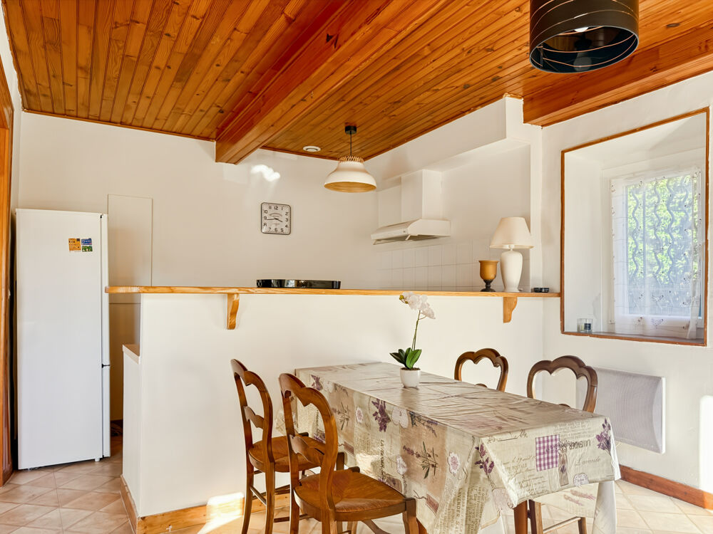 Typique Petite Maison de Hameau Ardéchoise avec Terrasse, Caves et Terrain attenant