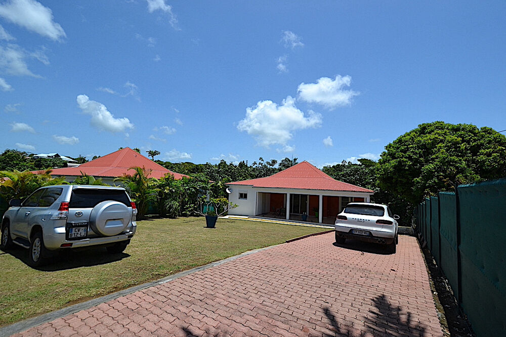Vente Maison Villa de plain-pied T4   Prestations de qualité, grands volumes et cadre verdoyant Petit bourg