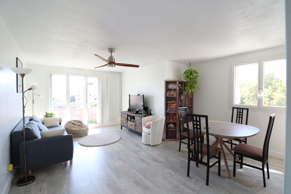 Vente Appartement GRENOBLE QUARTIER EUROPOLE T4 AVEC BALCON, CAVE ET PARKING Grenoble