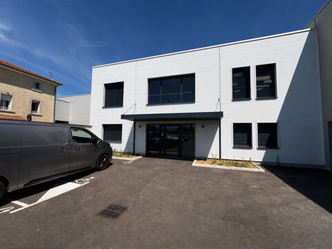 LOCAL D'ACTIVIT&Eacute; / BUREAUX   200 m2   EMPLACEMENT STRAT&Eacute;GIQUE &Agrave; CHANAS 2100 38150 Chanas