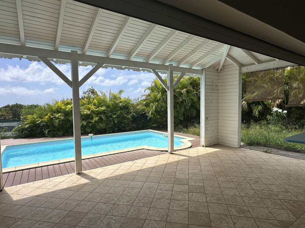 Vente Maison Villa 3 chambres de 110m2 environ sur un terrain de 750m2 avec piscine St francois