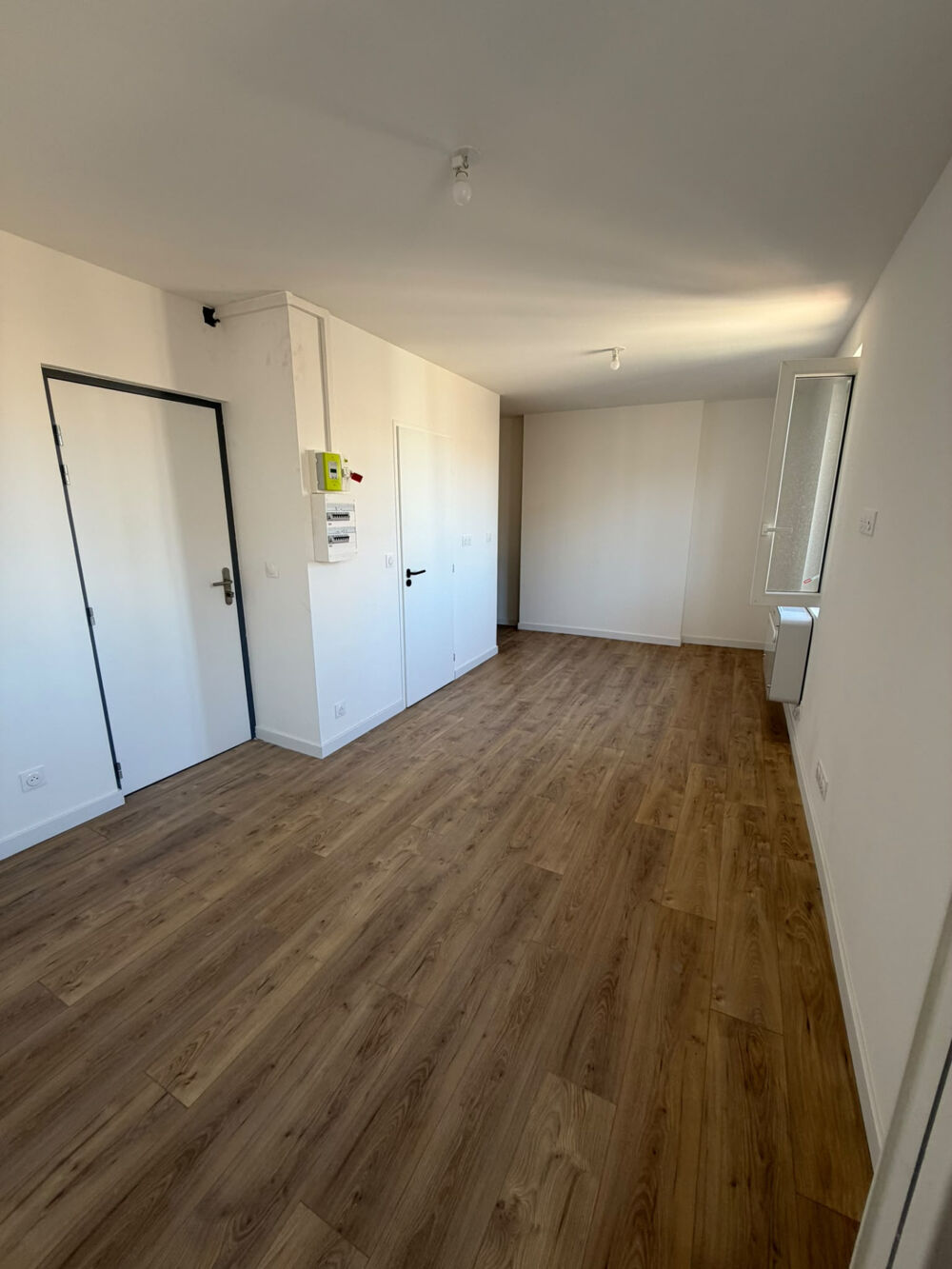 Location Appartement Studio meublé neuf   Dernier étage   Climatisation   Belle vue Marseille 6