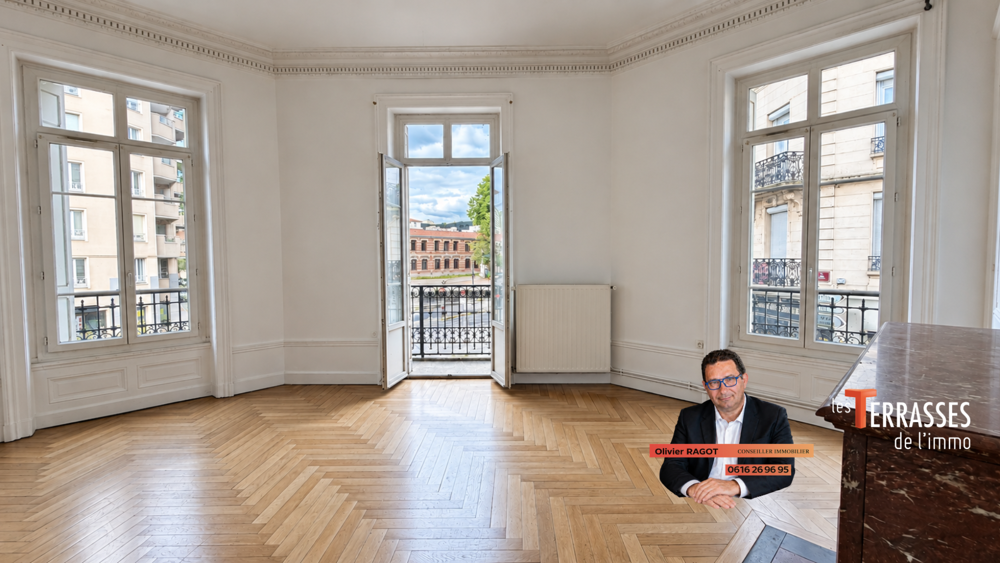 Vente Appartement Superbe appartement type Haussmannien de 100.77m2 avec 3 grandes chambres St etienne
