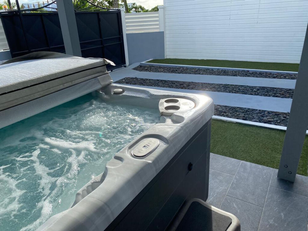 Location Maison Villa T3 moderne meubl�e jacuzzi Sainte anne