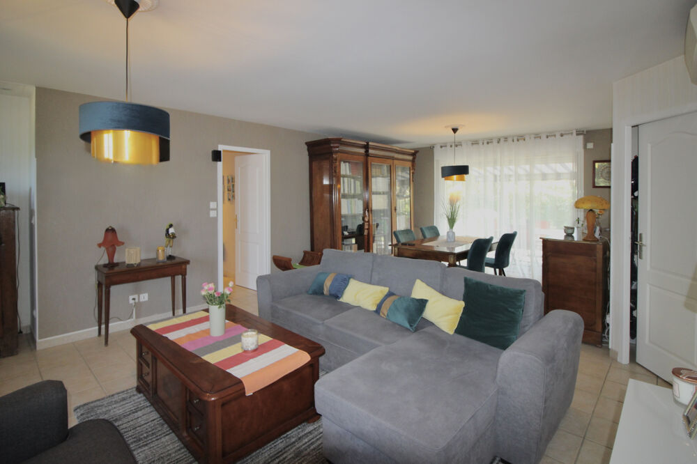 LÉOJAC Maison plain-pied 115 m2 Terrain arboré et clos.
