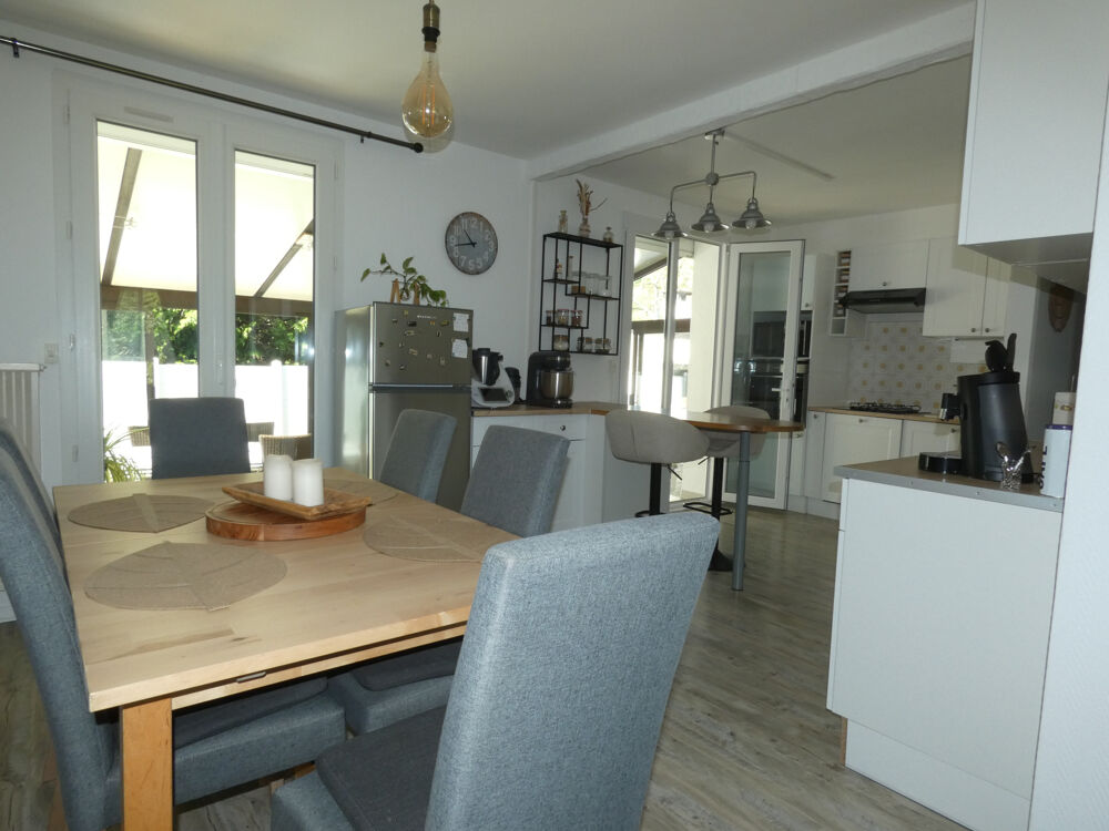 Vente Maison Villa plain pied de 100m2 avec piscine, jardin, grand garage, pompe à chaleur et panneaux photovoltaïques Montazels