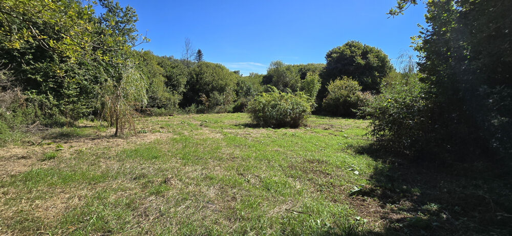 Vente Maison A KERIEN, cette maison en pierre d'environ 78 m2 située dans un environnement calme et naturel Kerien