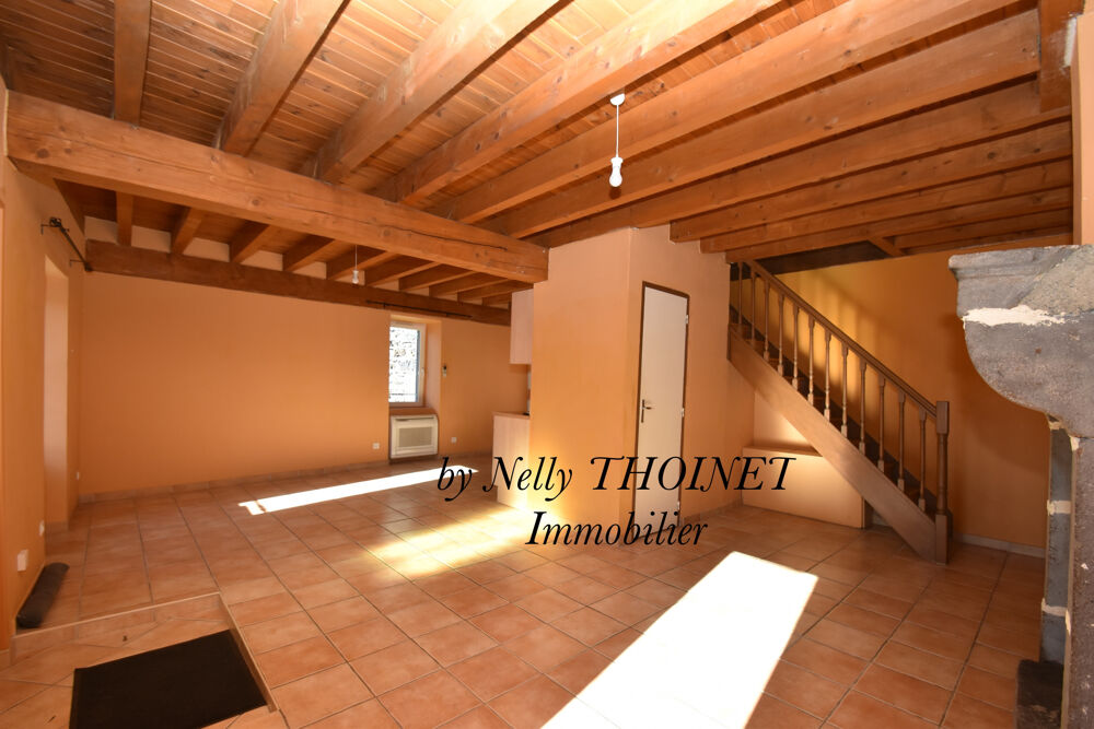 Dépt.63, Commune d'AYDAT, MAISON DE VILLAGE en pierre, 3pièces, cuvage et courette