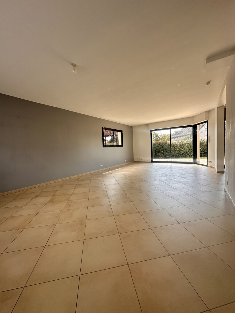 PAVILLON 6 pièces - 180 m2 - Jardin - Terrasse - Double garage